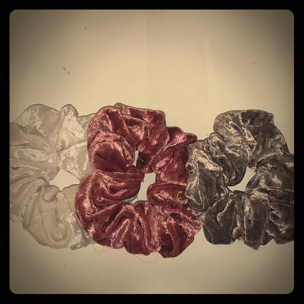 3 velvet scrunchies